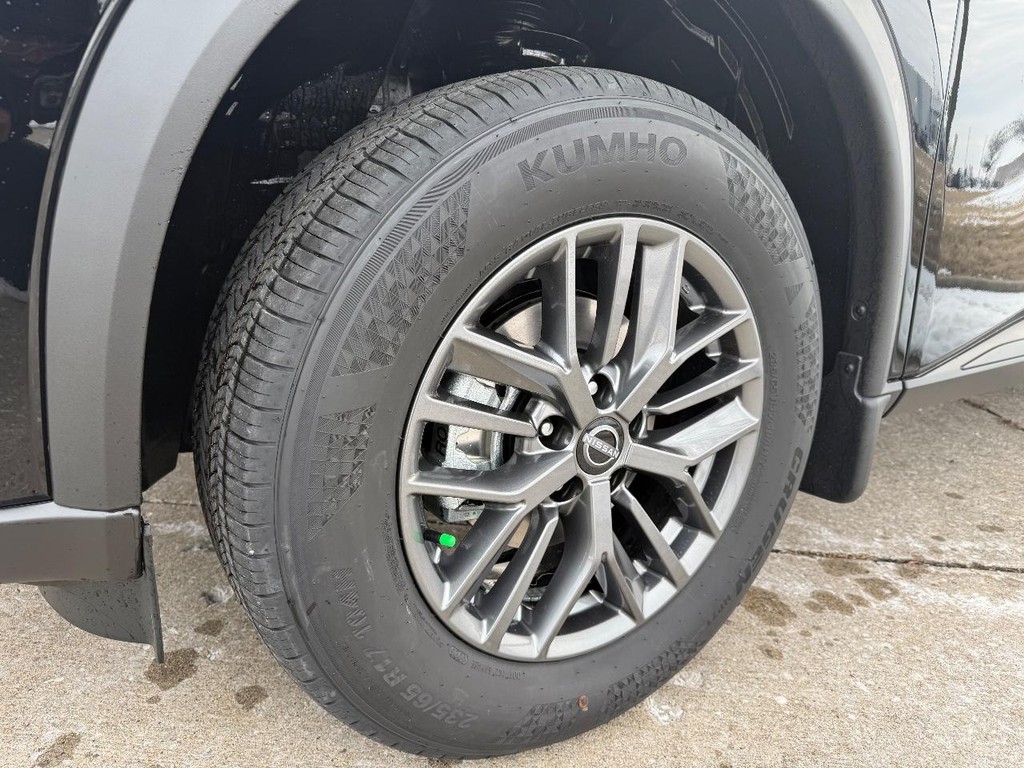 Nissan Rogue Vehicle Full-screen Gallery Image 07