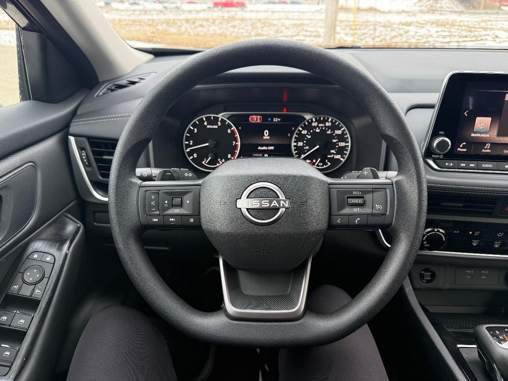 Nissan Rogue Vehicle Full-screen Gallery Image 15