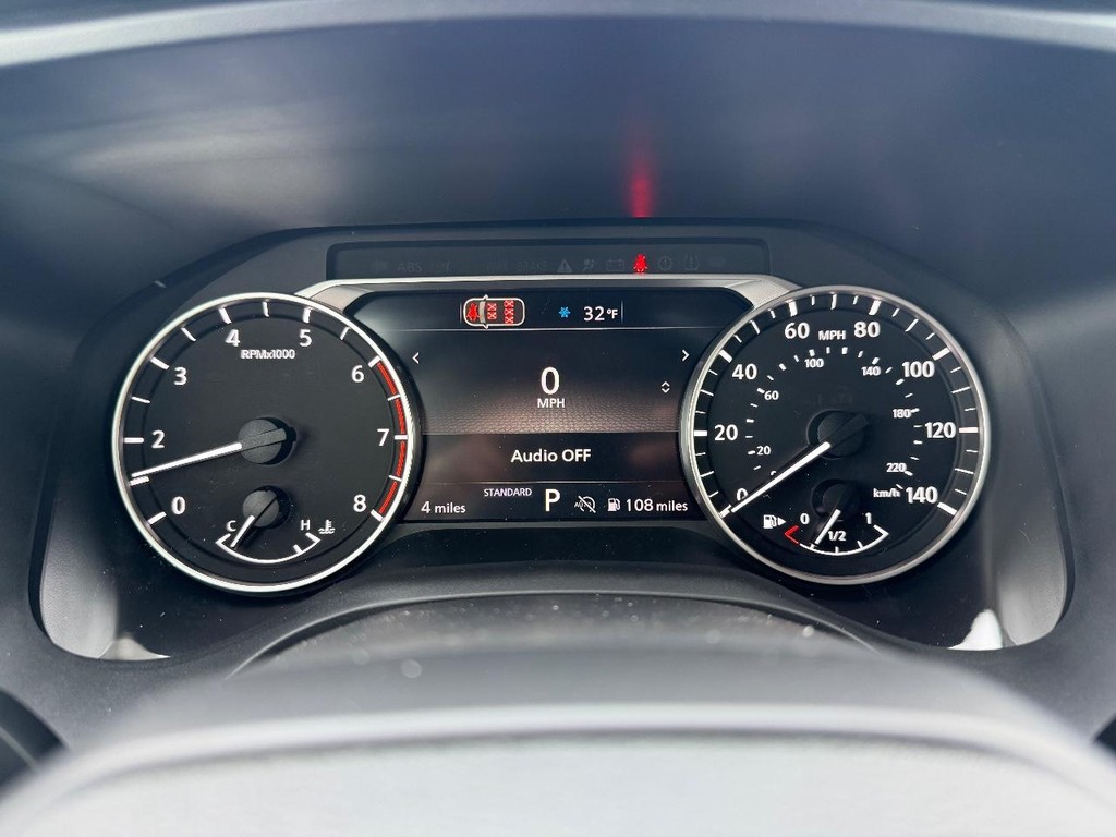 Nissan Rogue Vehicle Full-screen Gallery Image 18