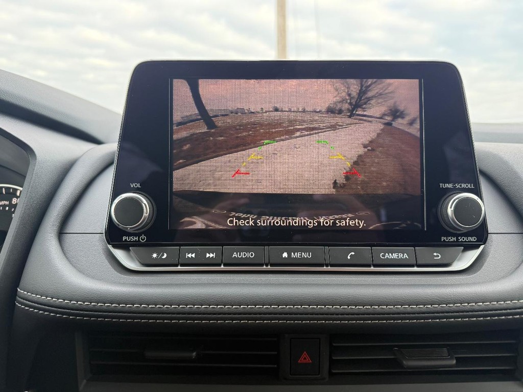 Nissan Rogue Vehicle Full-screen Gallery Image 20