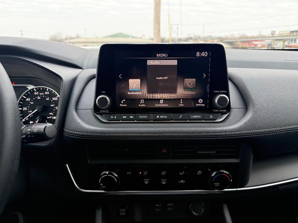 Nissan Rogue Vehicle Full-screen Gallery Image 21