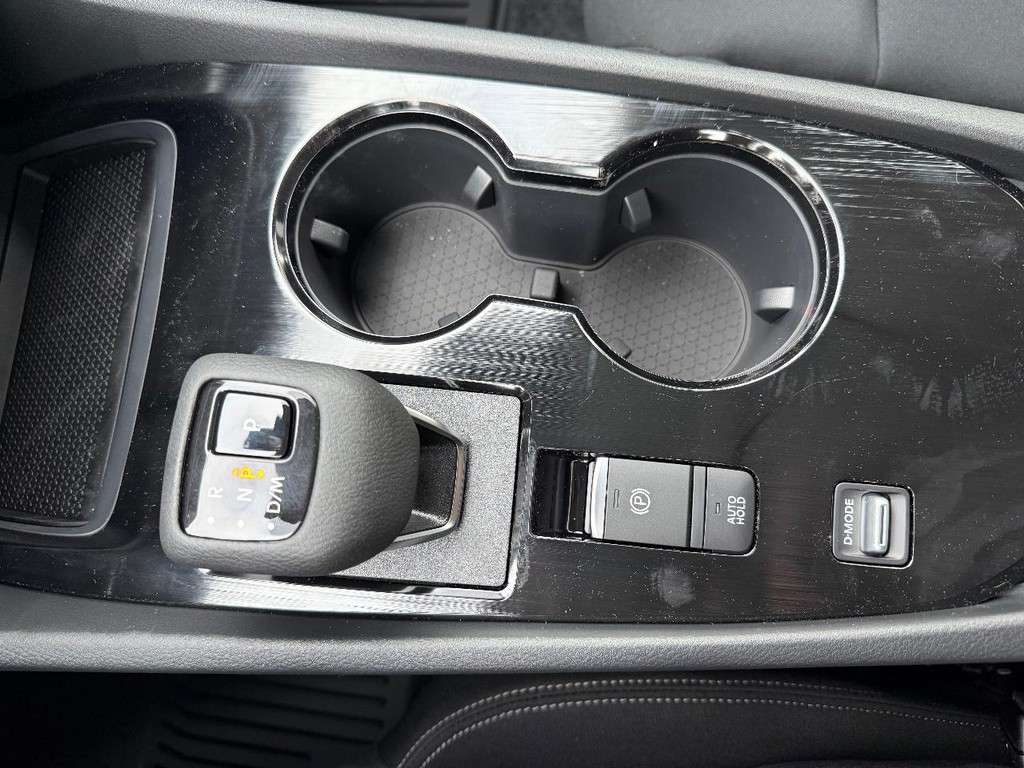 Nissan Rogue Vehicle Full-screen Gallery Image 22