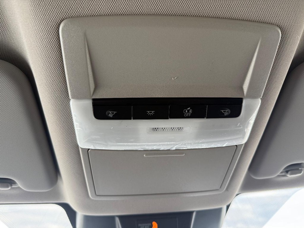 Nissan Rogue Vehicle Full-screen Gallery Image 23