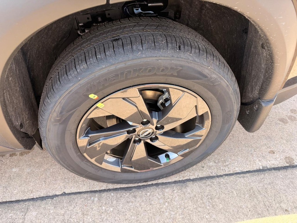 Nissan Rogue Vehicle Full-screen Gallery Image 27