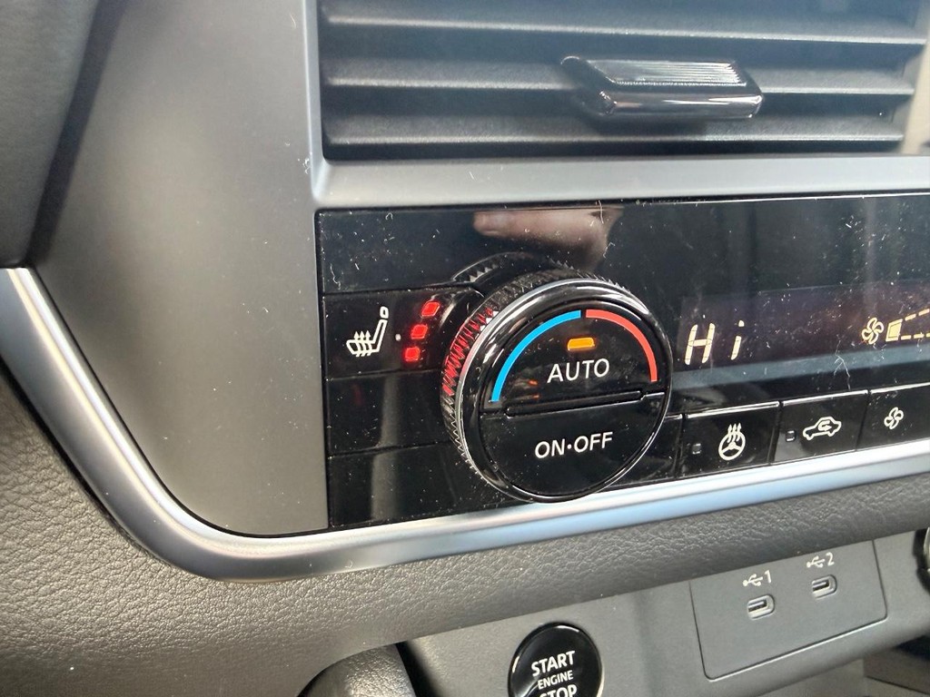 Nissan Rogue Vehicle Full-screen Gallery Image 10