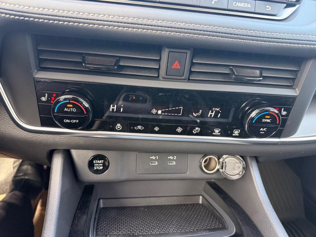 Nissan Rogue Vehicle Full-screen Gallery Image 11