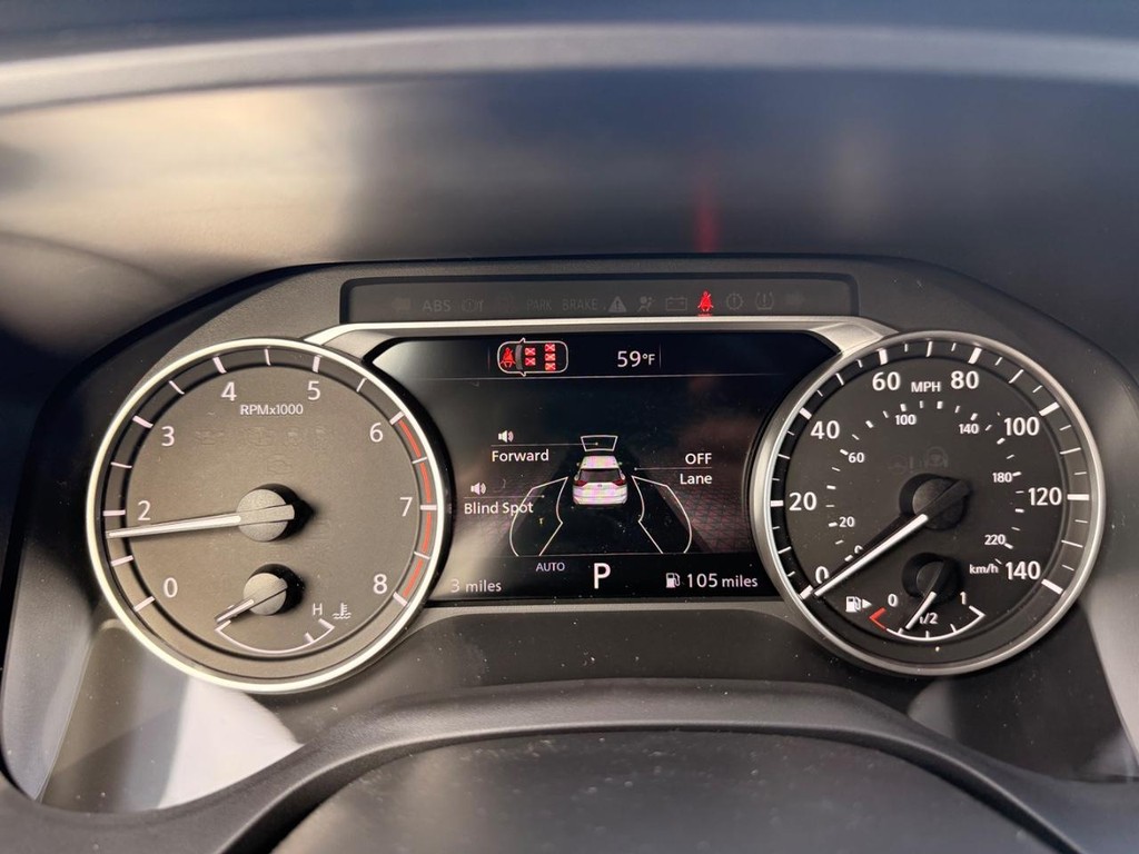 Nissan Rogue Vehicle Full-screen Gallery Image 13