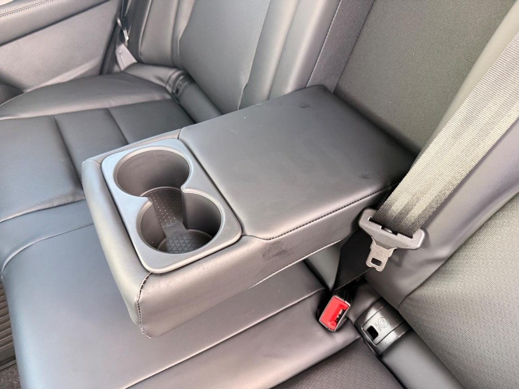 Nissan Rogue Vehicle Full-screen Gallery Image 22