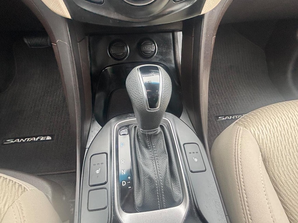 Hyundai Santa Fe Sport Vehicle Full-screen Gallery Image 03