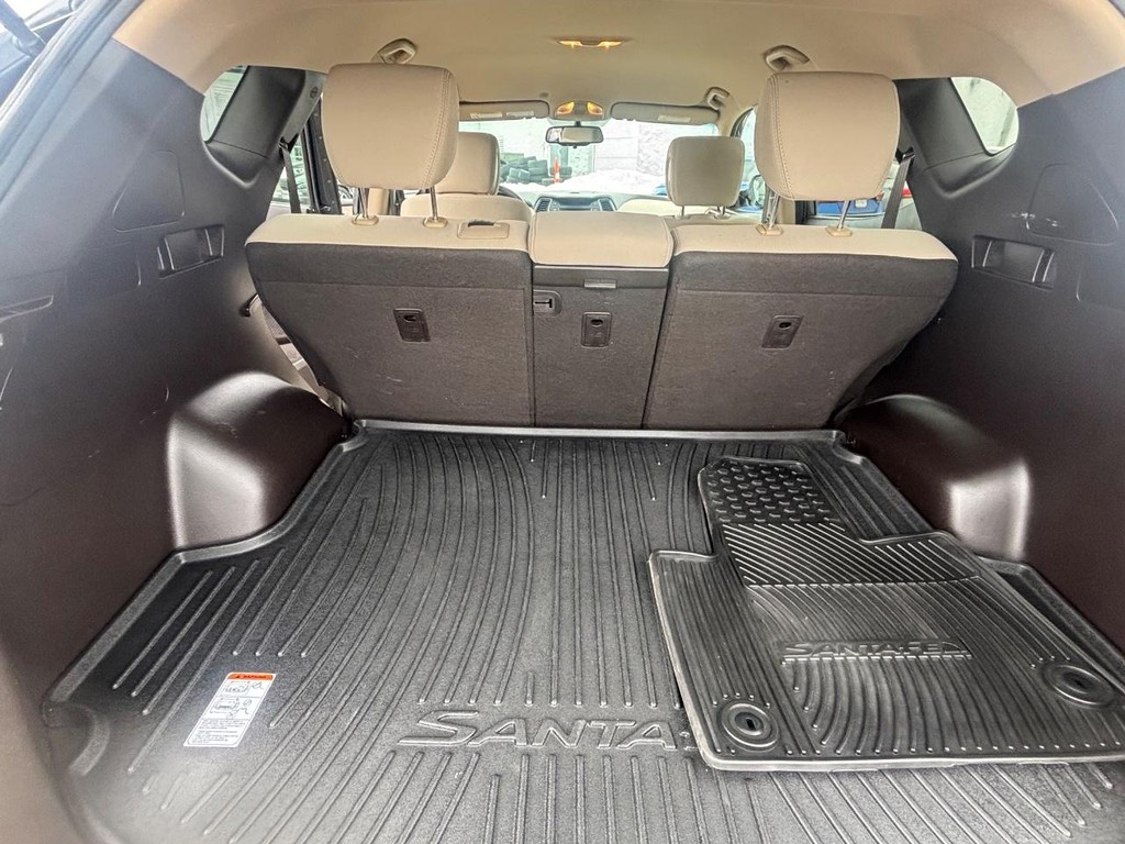 Hyundai Santa Fe Sport Vehicle Full-screen Gallery Image 08