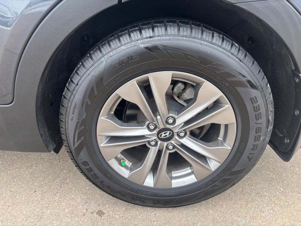 Hyundai Santa Fe Sport Vehicle Full-screen Gallery Image 13