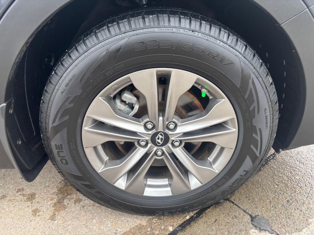 Hyundai Santa Fe Sport Vehicle Full-screen Gallery Image 15