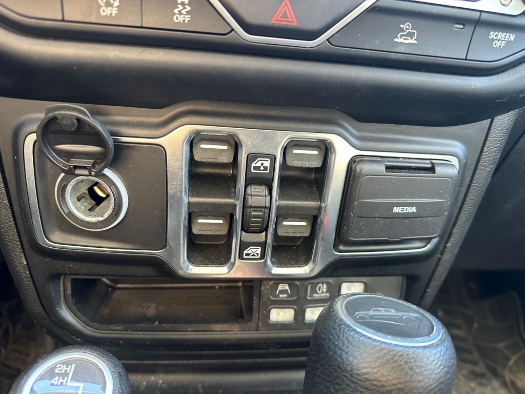 Jeep Gladiator Vehicle Full-screen Gallery Image 04