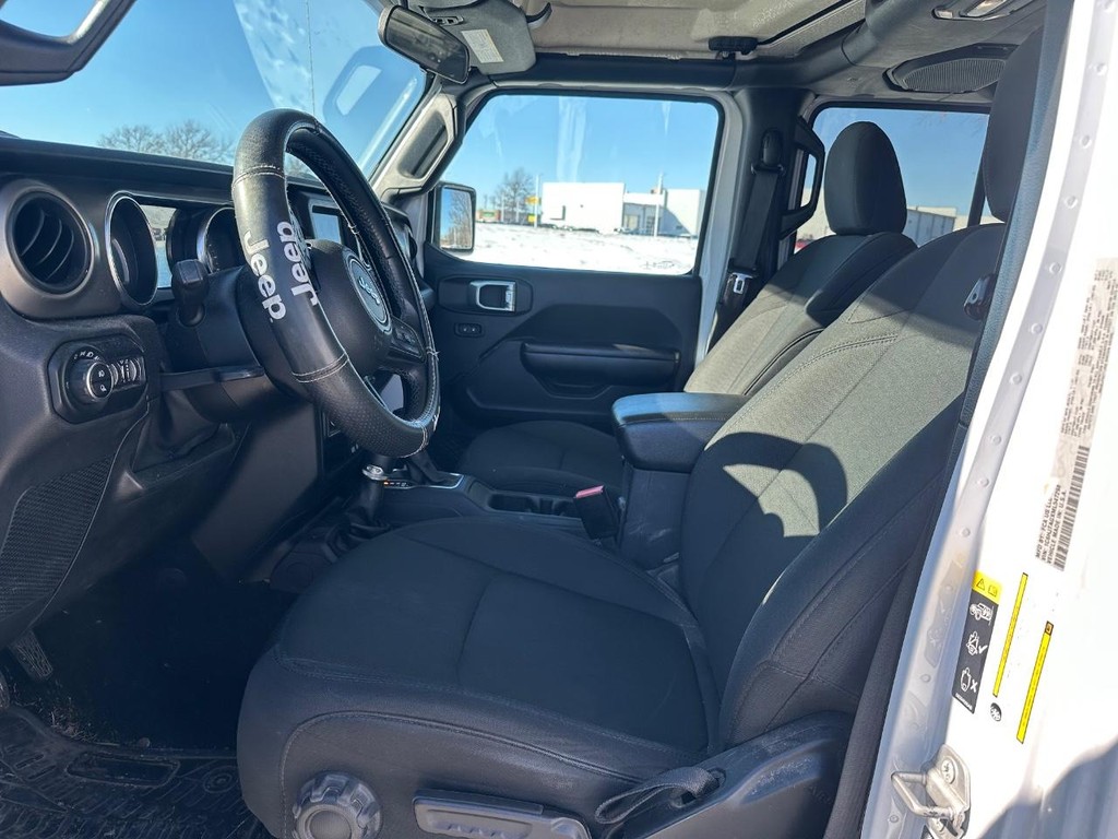 Jeep Gladiator Vehicle Full-screen Gallery Image 08