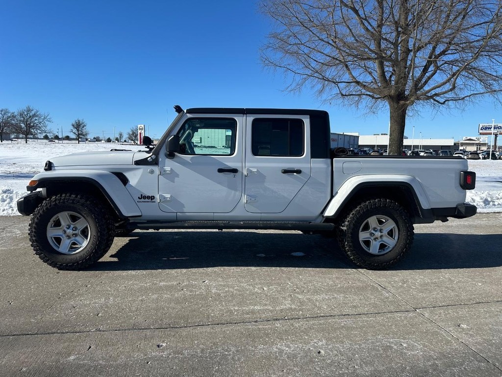 Jeep Gladiator Vehicle Full-screen Gallery Image 11