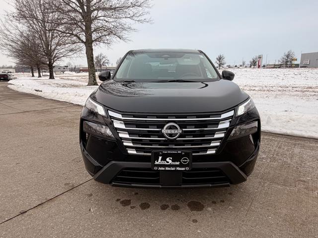 Nissan Rogue Vehicle Full-screen Gallery Image 02