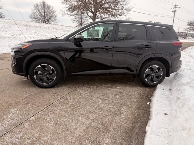 Nissan Rogue Vehicle Full-screen Gallery Image 03