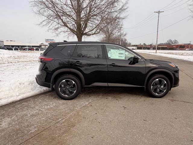Nissan Rogue Vehicle Full-screen Gallery Image 05