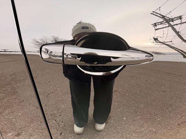 Nissan Rogue Vehicle Full-screen Gallery Image 06