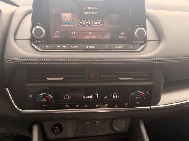 Nissan Rogue Vehicle Full-screen Gallery Image 10