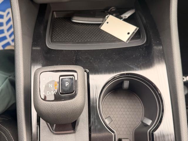 Nissan Rogue Vehicle Full-screen Gallery Image 11