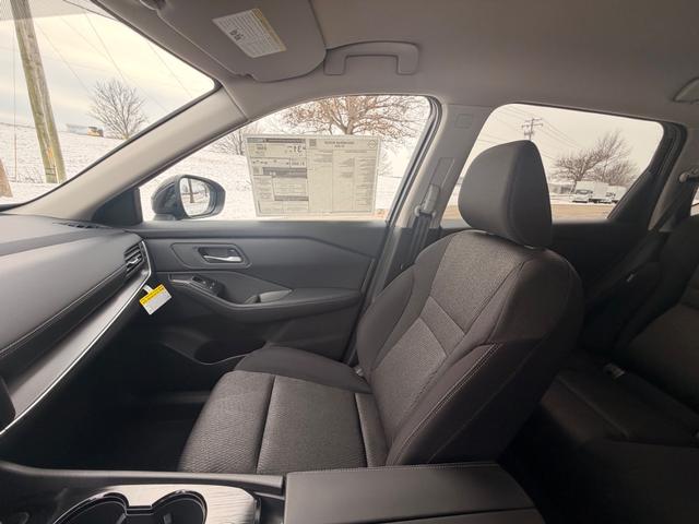 Nissan Rogue Vehicle Full-screen Gallery Image 13