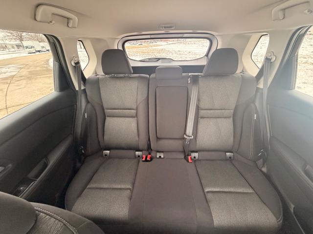 Nissan Rogue Vehicle Full-screen Gallery Image 15