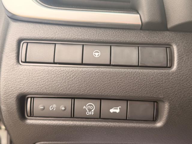 Nissan Rogue Vehicle Full-screen Gallery Image 17