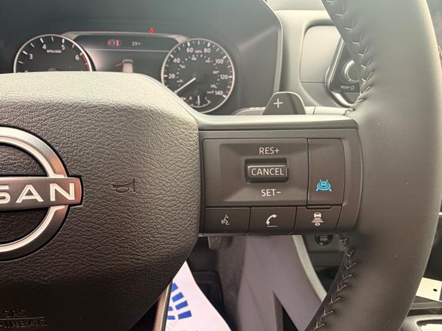 Nissan Rogue Vehicle Full-screen Gallery Image 19