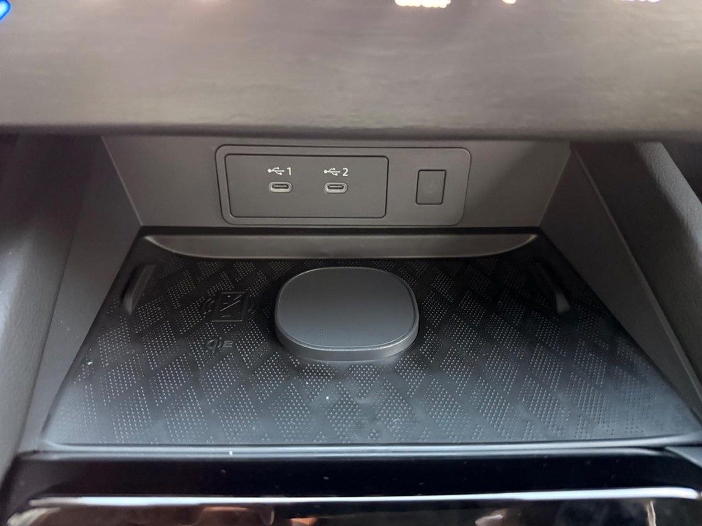 Nissan Murano Vehicle Full-screen Gallery Image 07