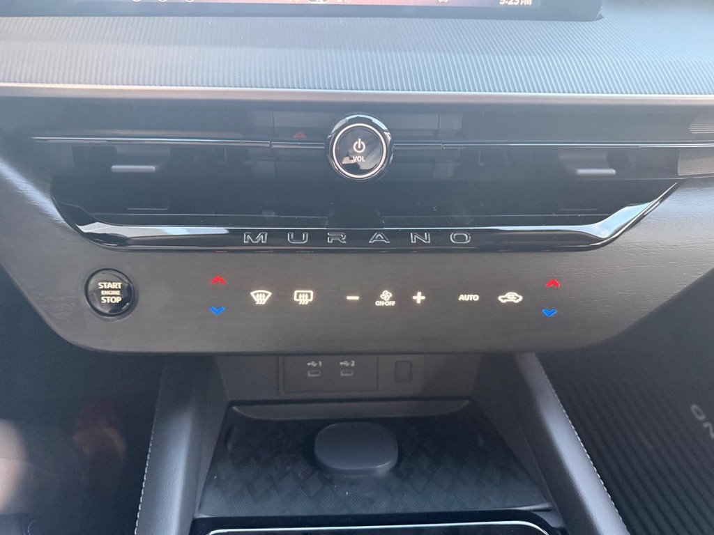 Nissan Murano Vehicle Full-screen Gallery Image 08