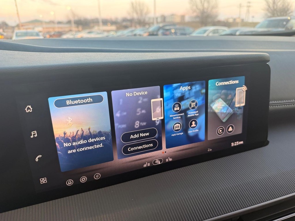 Nissan Murano Vehicle Full-screen Gallery Image 09