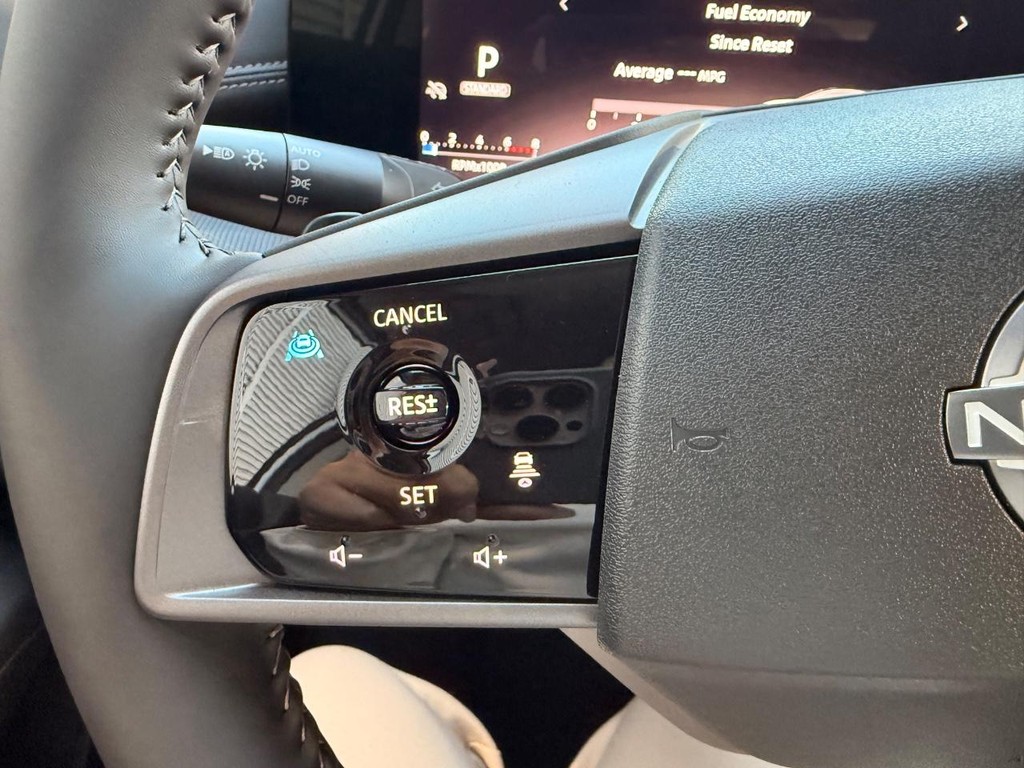 Nissan Murano Vehicle Full-screen Gallery Image 11