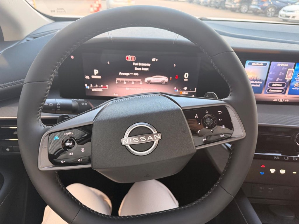 Nissan Murano Vehicle Full-screen Gallery Image 13