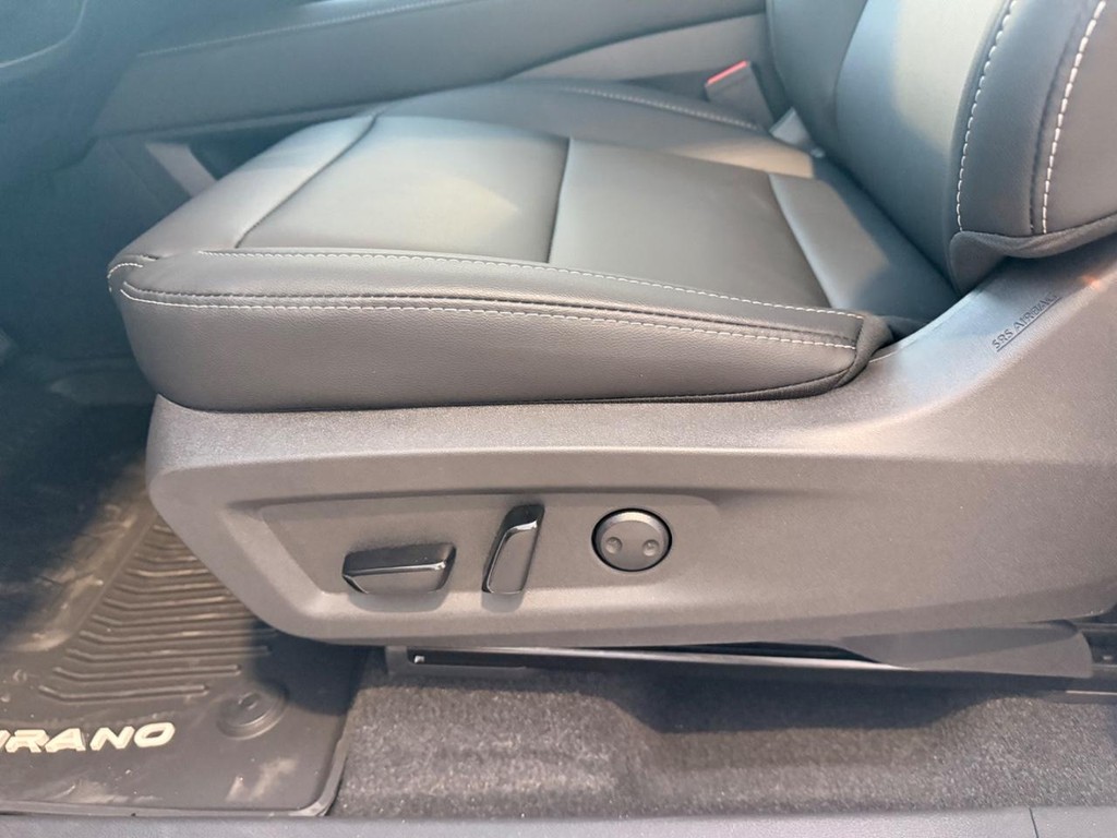 Nissan Murano Vehicle Full-screen Gallery Image 16