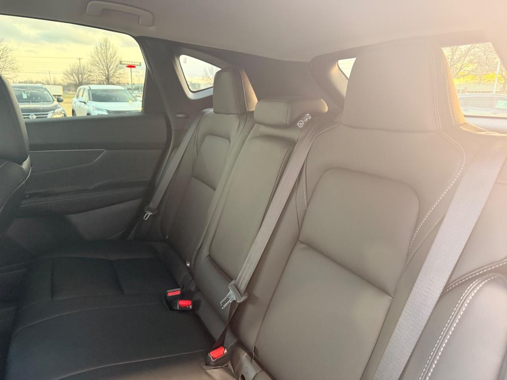 Nissan Murano Vehicle Full-screen Gallery Image 22