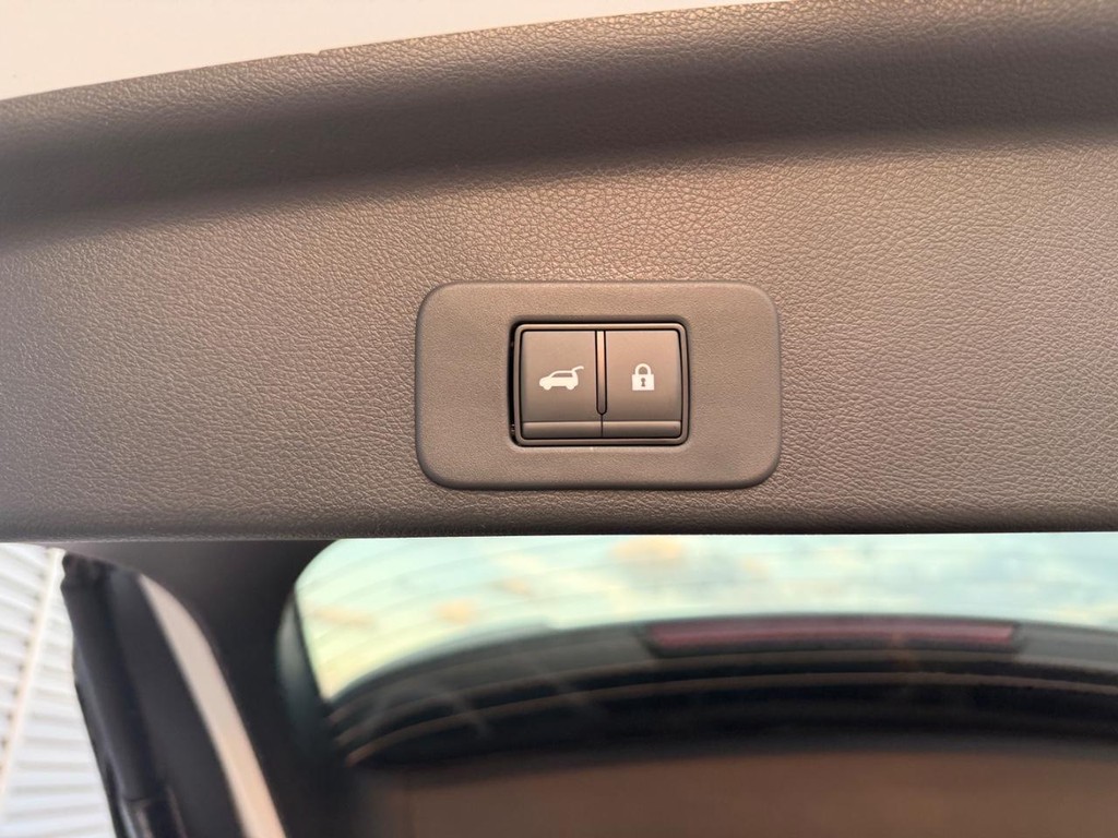 Nissan Murano Vehicle Full-screen Gallery Image 23