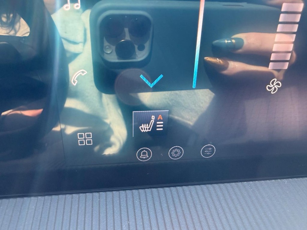 Nissan Murano Vehicle Full-screen Gallery Image 03