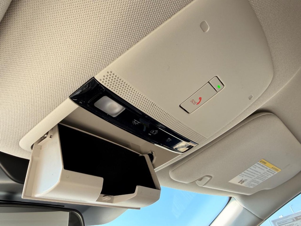 Nissan Murano Vehicle Full-screen Gallery Image 04