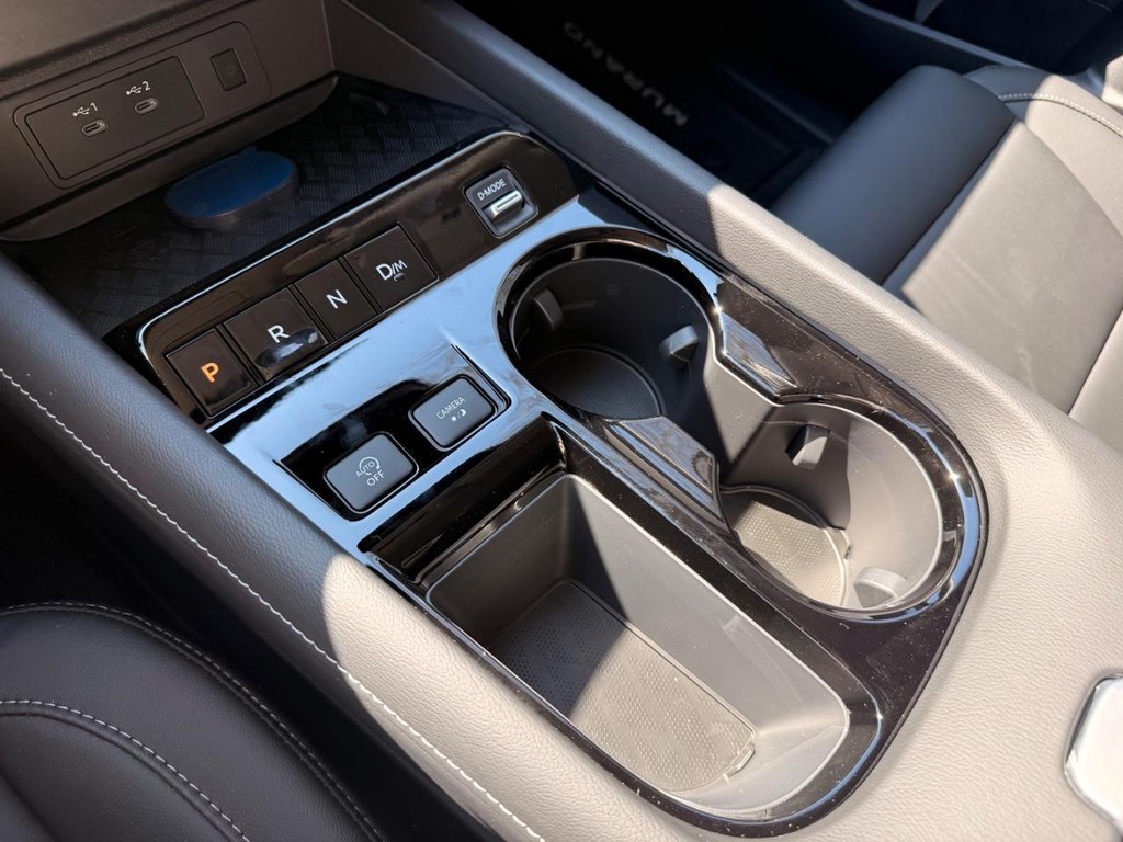 Nissan Murano Vehicle Full-screen Gallery Image 05