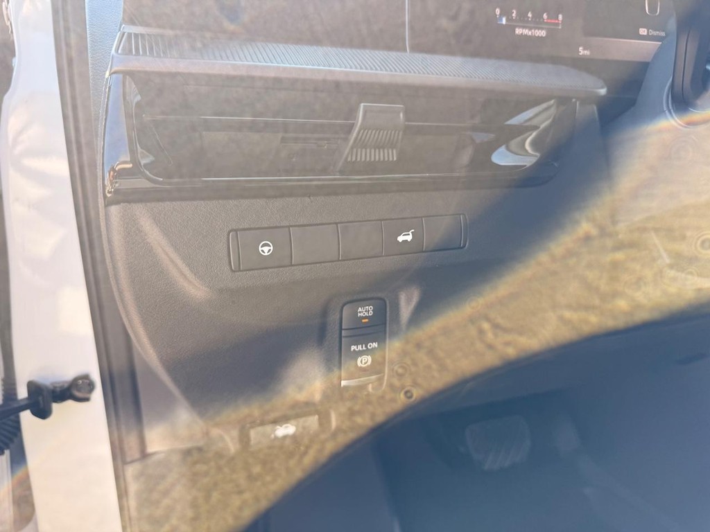 Nissan Murano Vehicle Full-screen Gallery Image 14