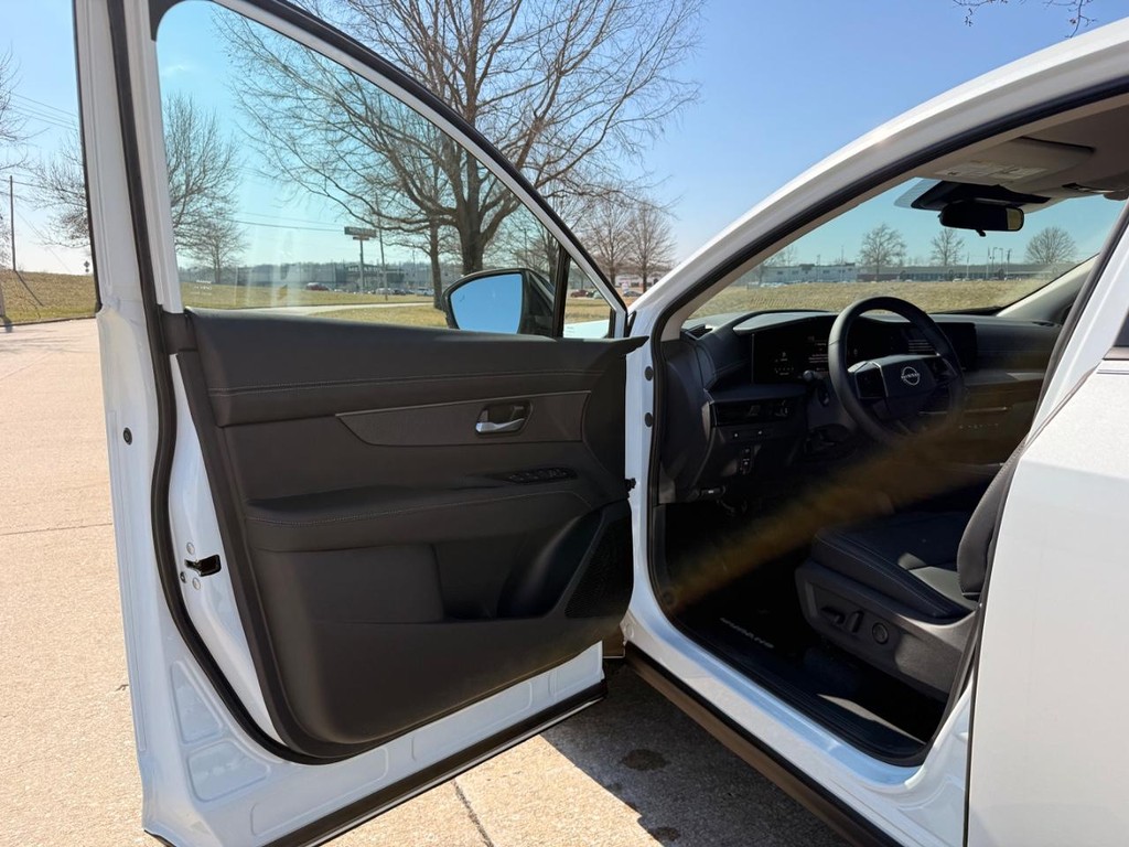 Nissan Murano Vehicle Full-screen Gallery Image 16