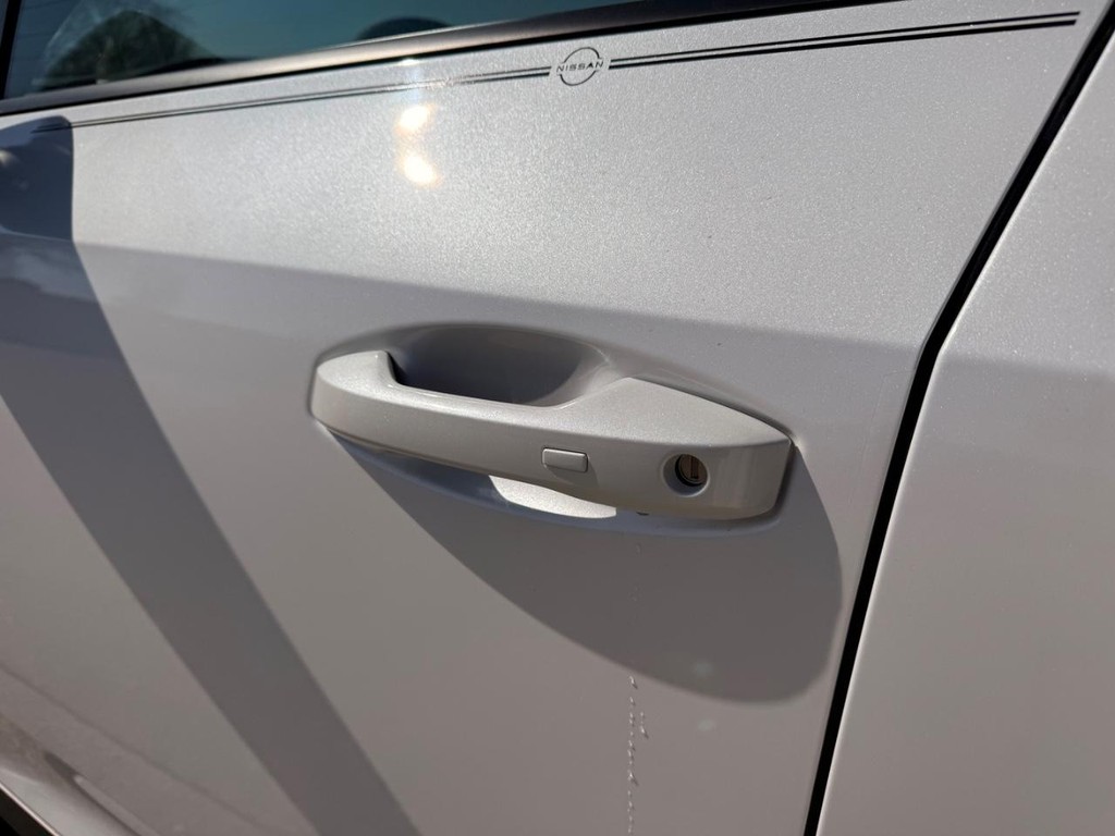 Nissan Murano Vehicle Full-screen Gallery Image 17