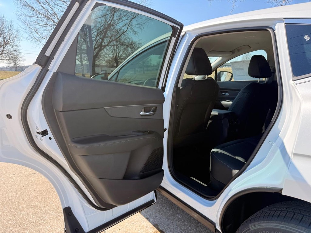 Nissan Murano Vehicle Full-screen Gallery Image 18