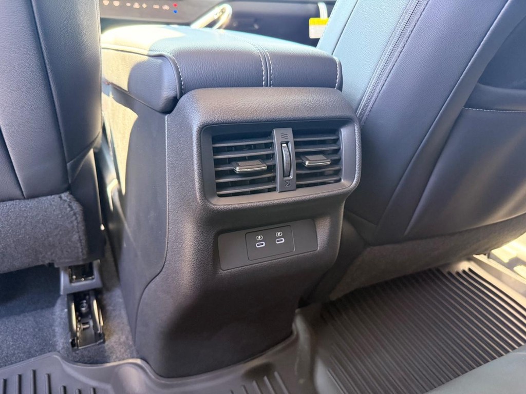 Nissan Murano Vehicle Full-screen Gallery Image 19