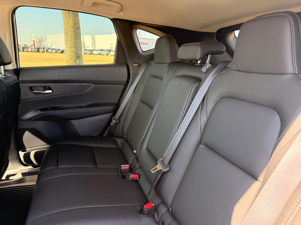 Nissan Murano Vehicle Full-screen Gallery Image 21