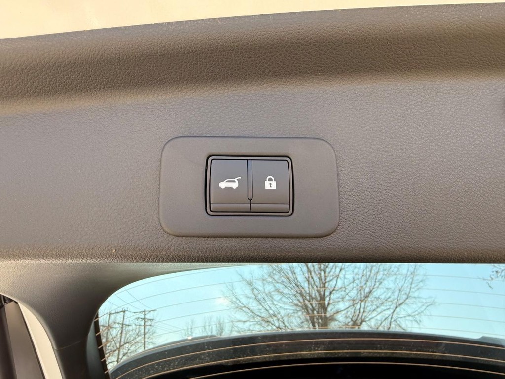 Nissan Murano Vehicle Full-screen Gallery Image 22