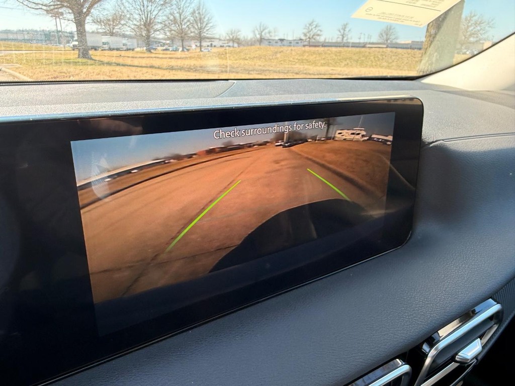 Nissan Sentra Vehicle Full-screen Gallery Image 02