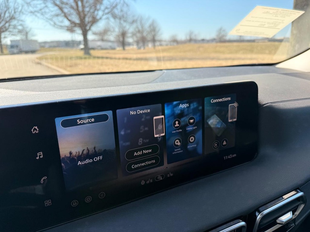 Nissan Sentra Vehicle Full-screen Gallery Image 10