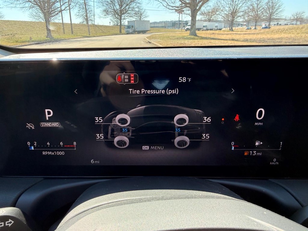 Nissan Sentra Vehicle Full-screen Gallery Image 11